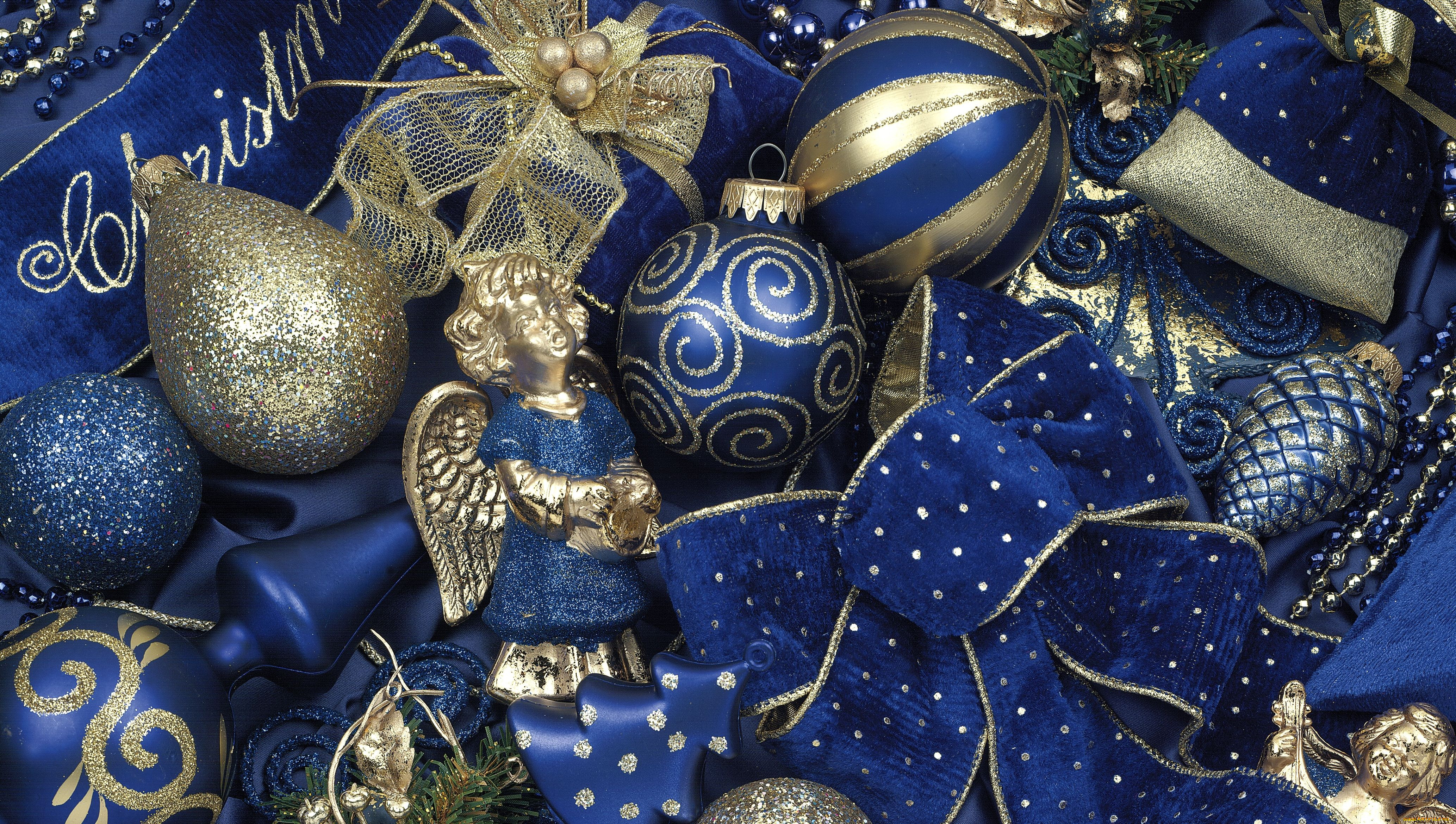Сине золотые шары. Новогодние игрушки. Новогодние украшения синие. Новогодние шары. Елочные украшения.